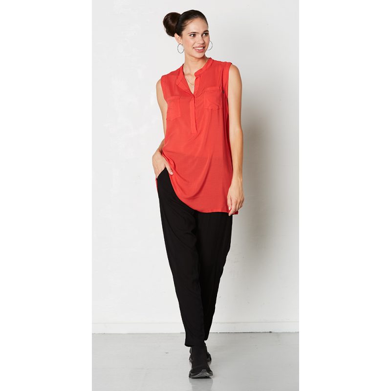 Rood shirt lang mouwloos voorkant