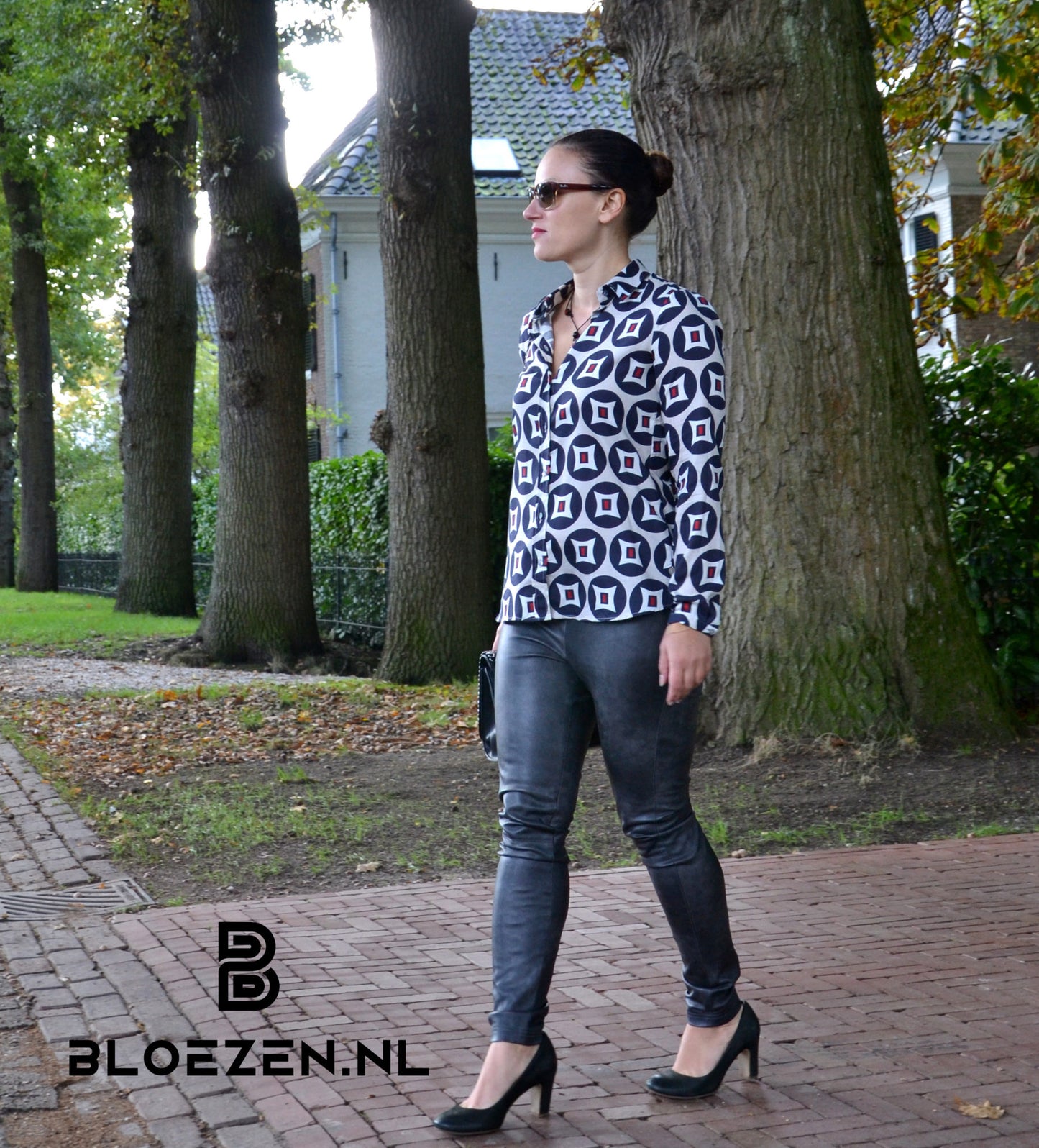 bloes wit met monogram blauw rood