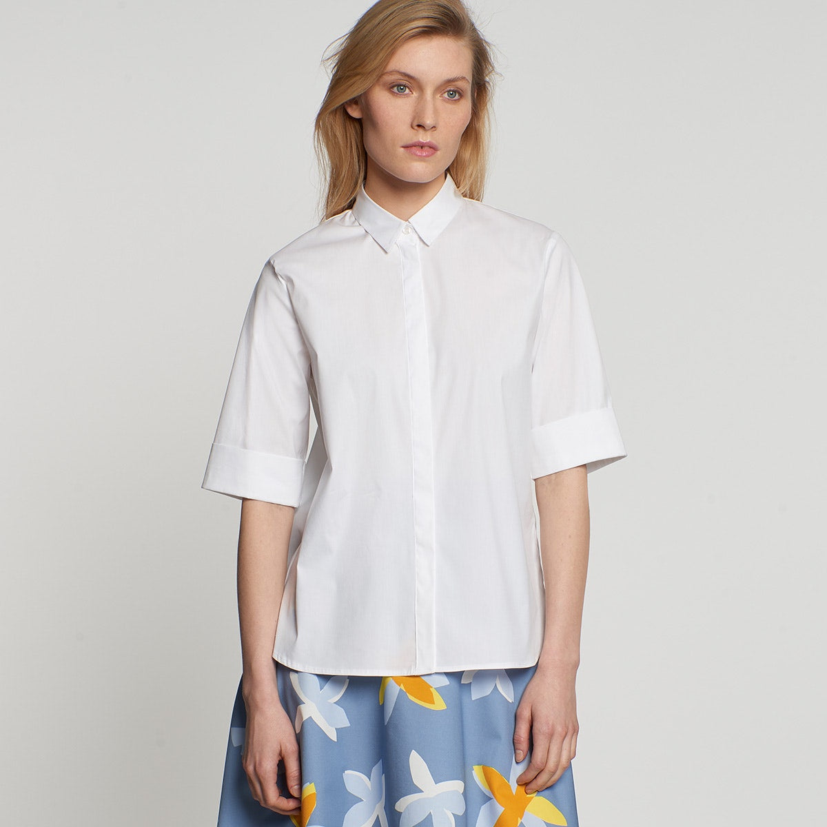 witte overhemd bloes dames met korte mouwen voorkant model