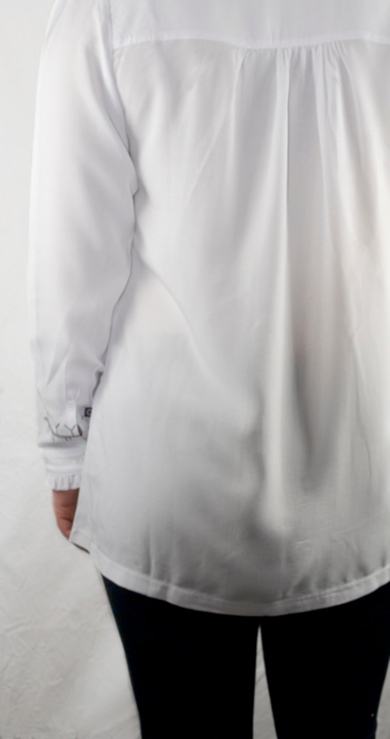 witte bloes met inuit print groenland eskimo boho achterkant